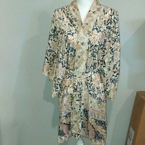 Beautiful floral kimono robe wrap NWOT